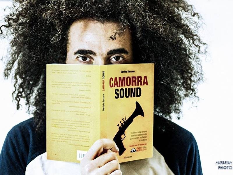 Caparezza legge Camorra Sound